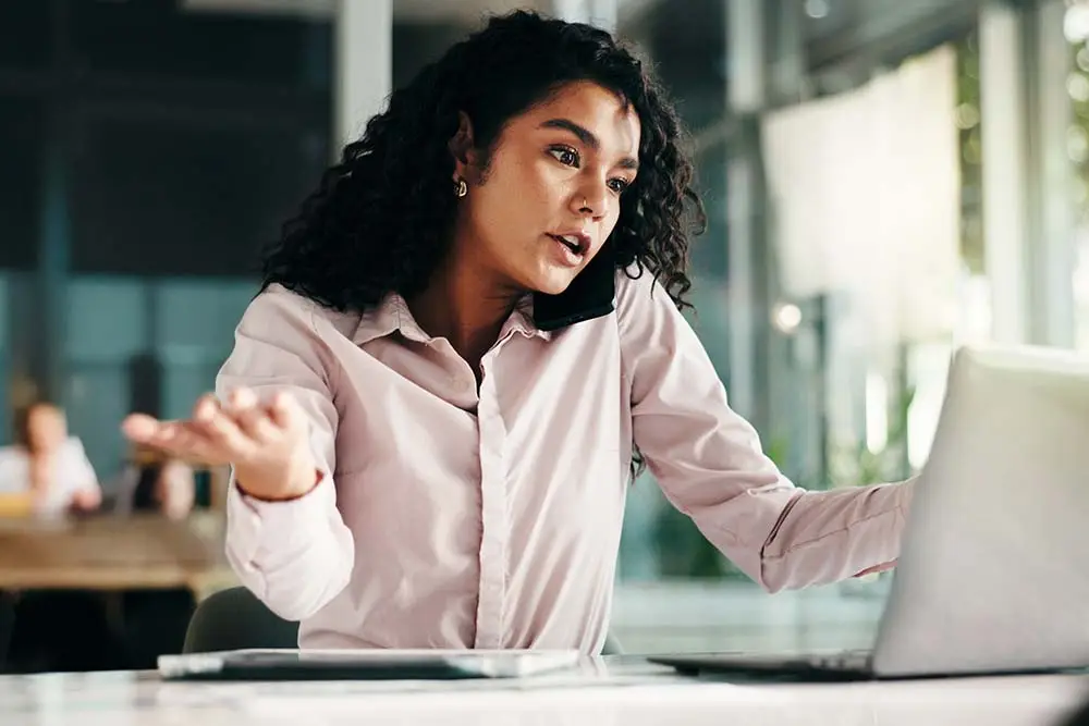 lady working at desk looking upset | mobile field service worker